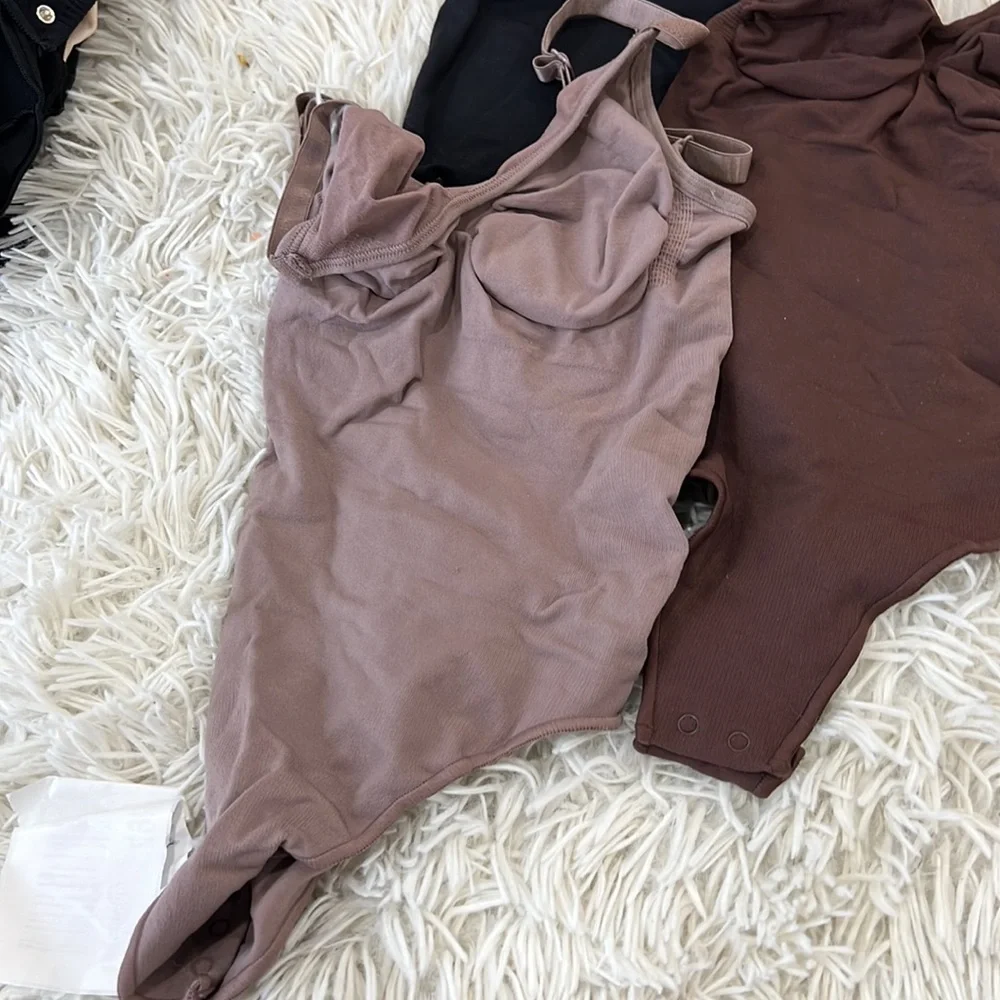 Skims sculpting thong Bodysuit seamless nwot - Picture 5 of 7
